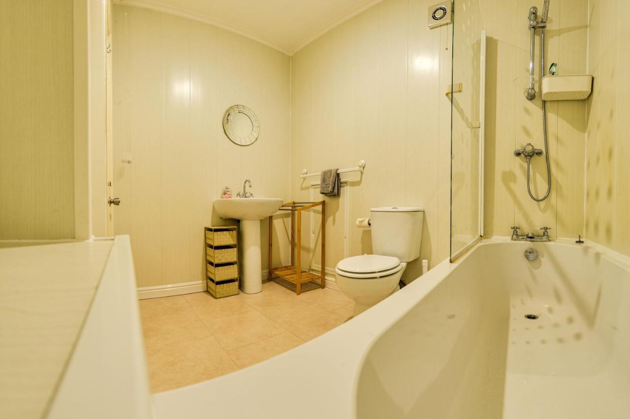 The Whitby Prospect, 2 Bed Apartment With Stunning Views, 2 Mins From Beach Esterno foto